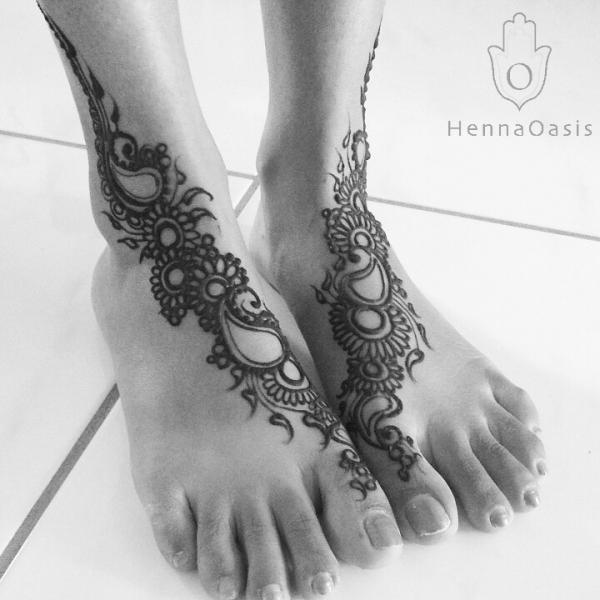 Simple Bridal Feet with Negative Space Paisleys